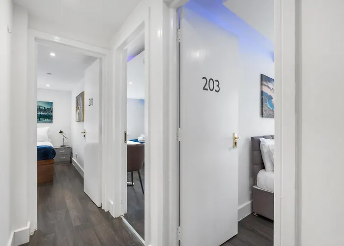 Queens Place - 3 Bedroom Apartment