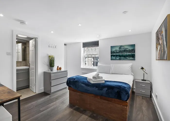 Queens Place - 3 Bedroom Apartment