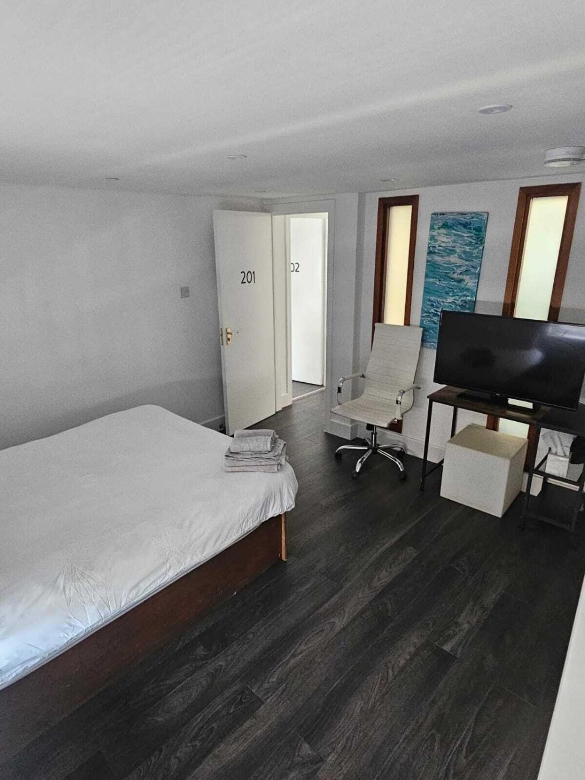 Queens Place - 3 Bedroom * Брайтонн