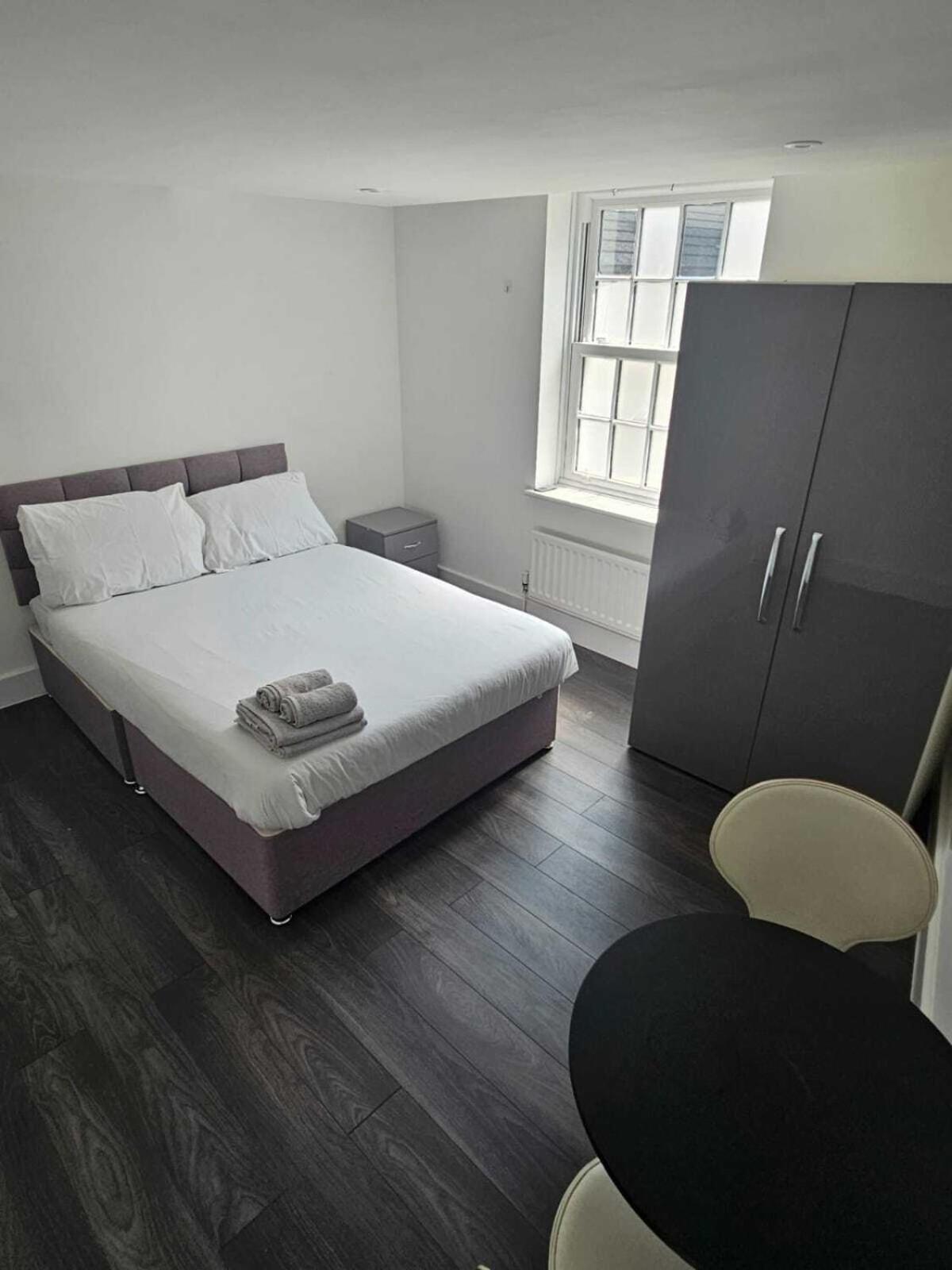 Queens Place - 3 Bedroom * Брайтонн