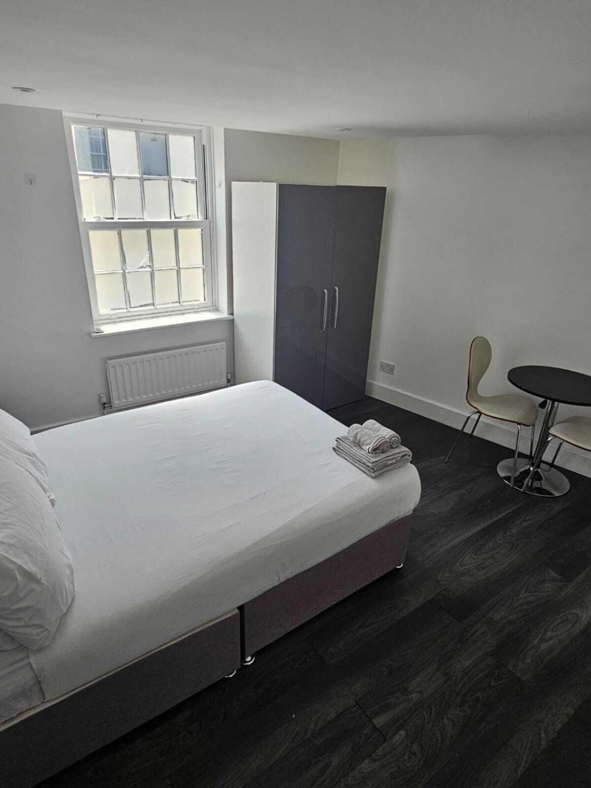 Queens Place - 3 Bedroom Брайтонн