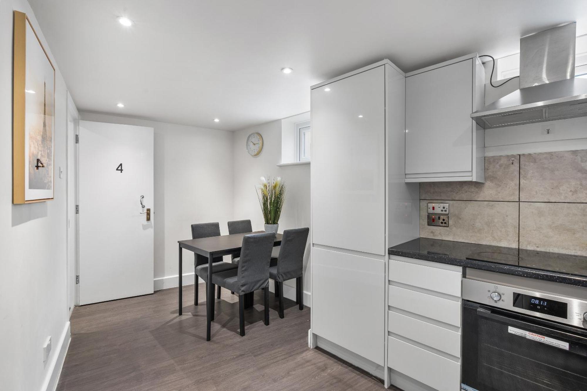 Queens Place - 3 Bedroom * Брайтонн
