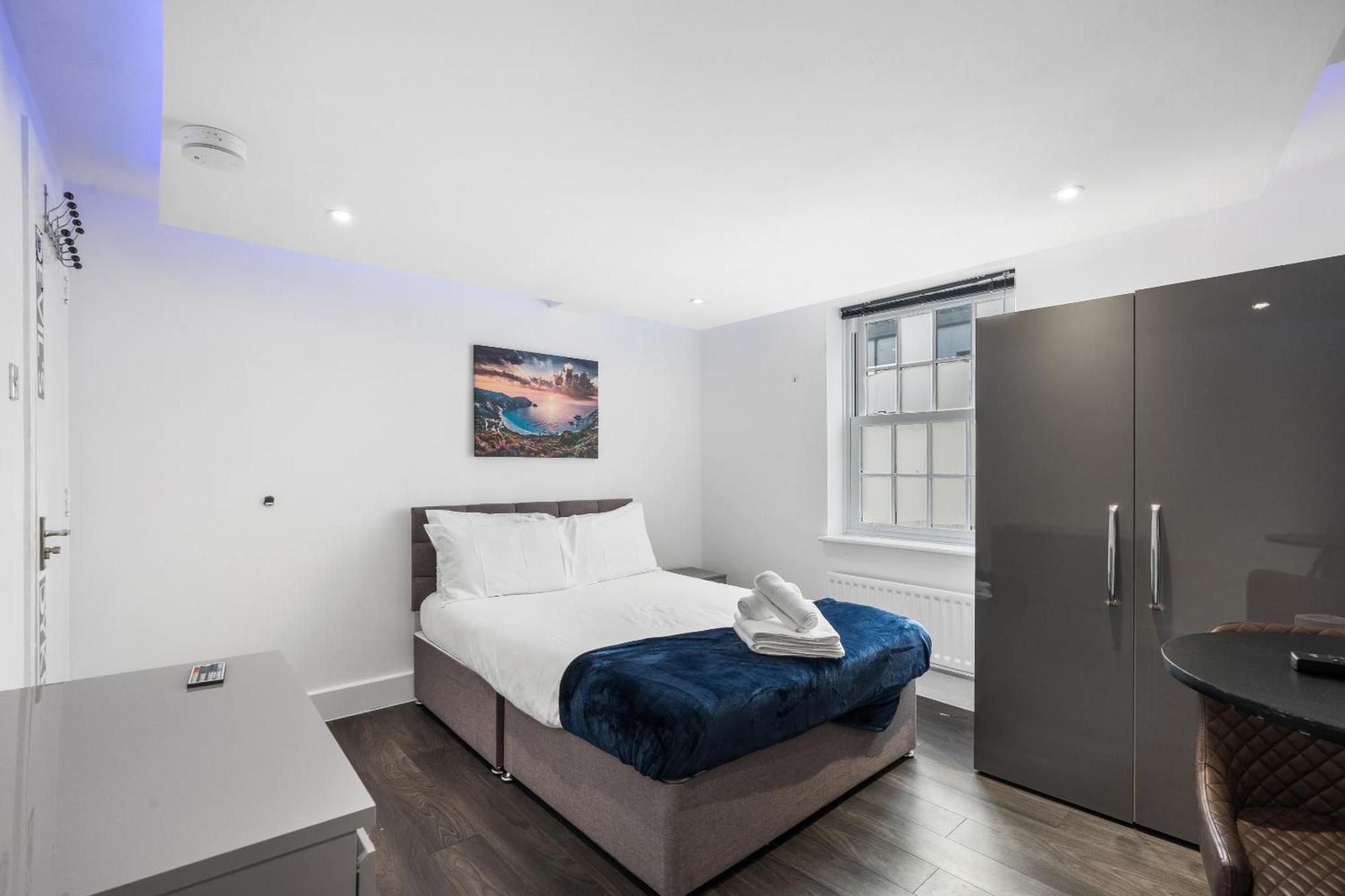 Queens Place - 3 Bedroom *