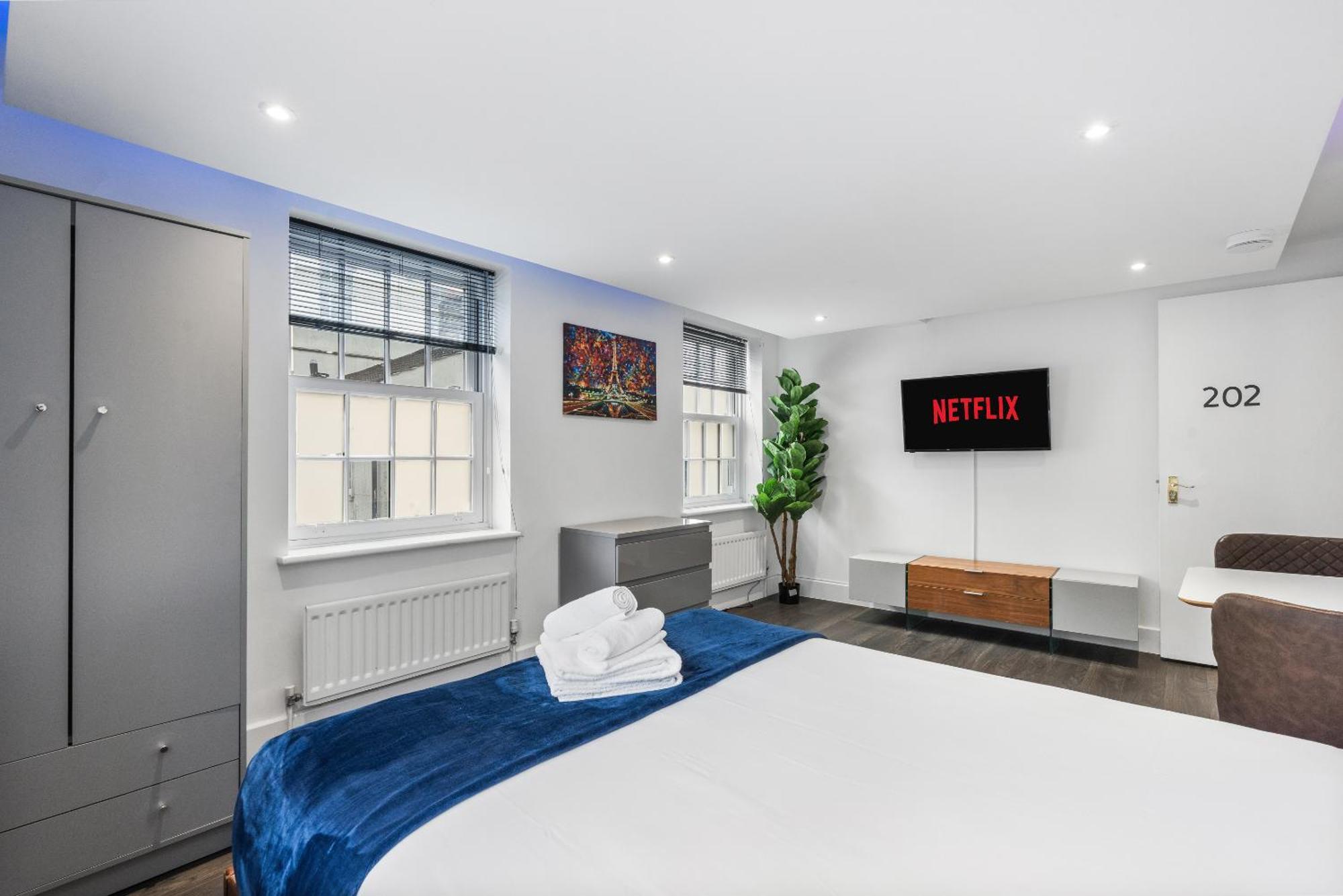 Queens Place - 3 Bedroom Брайтонн