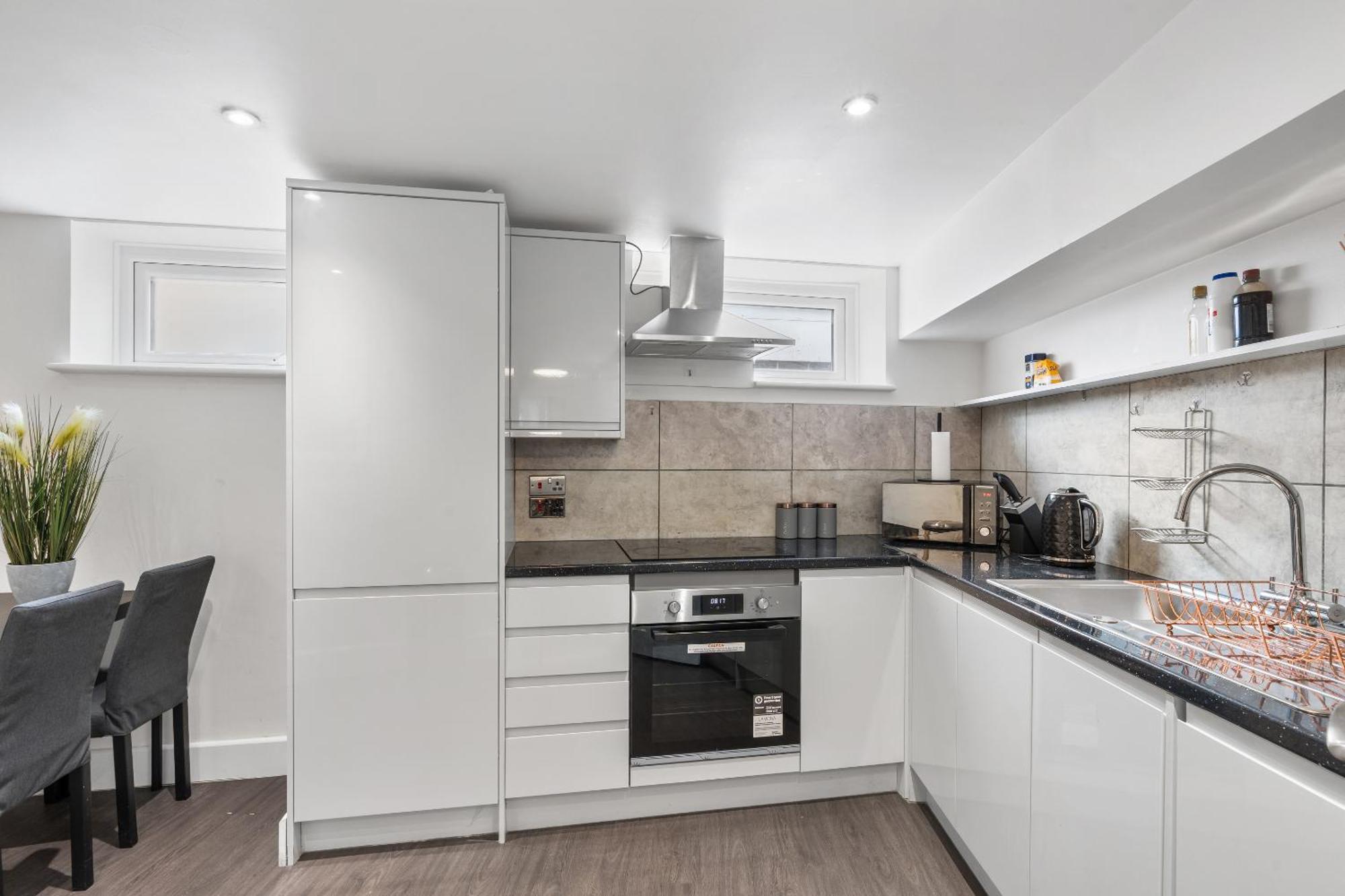 Queens Place - 3 Bedroom Апартаменты Брайтонн