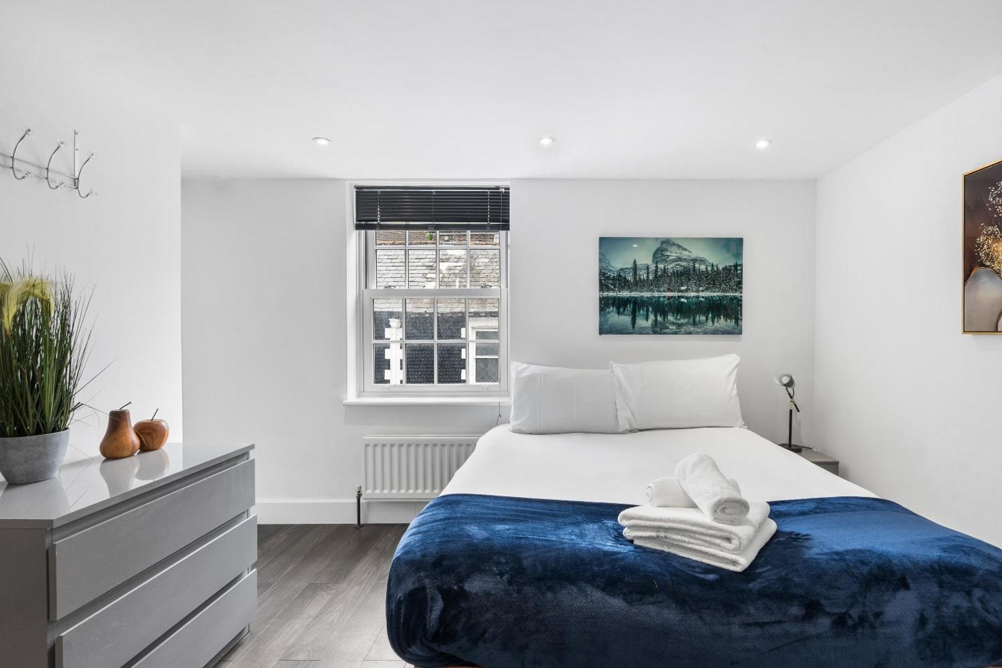 Queens Place - 3 Bedroom * Брайтонн