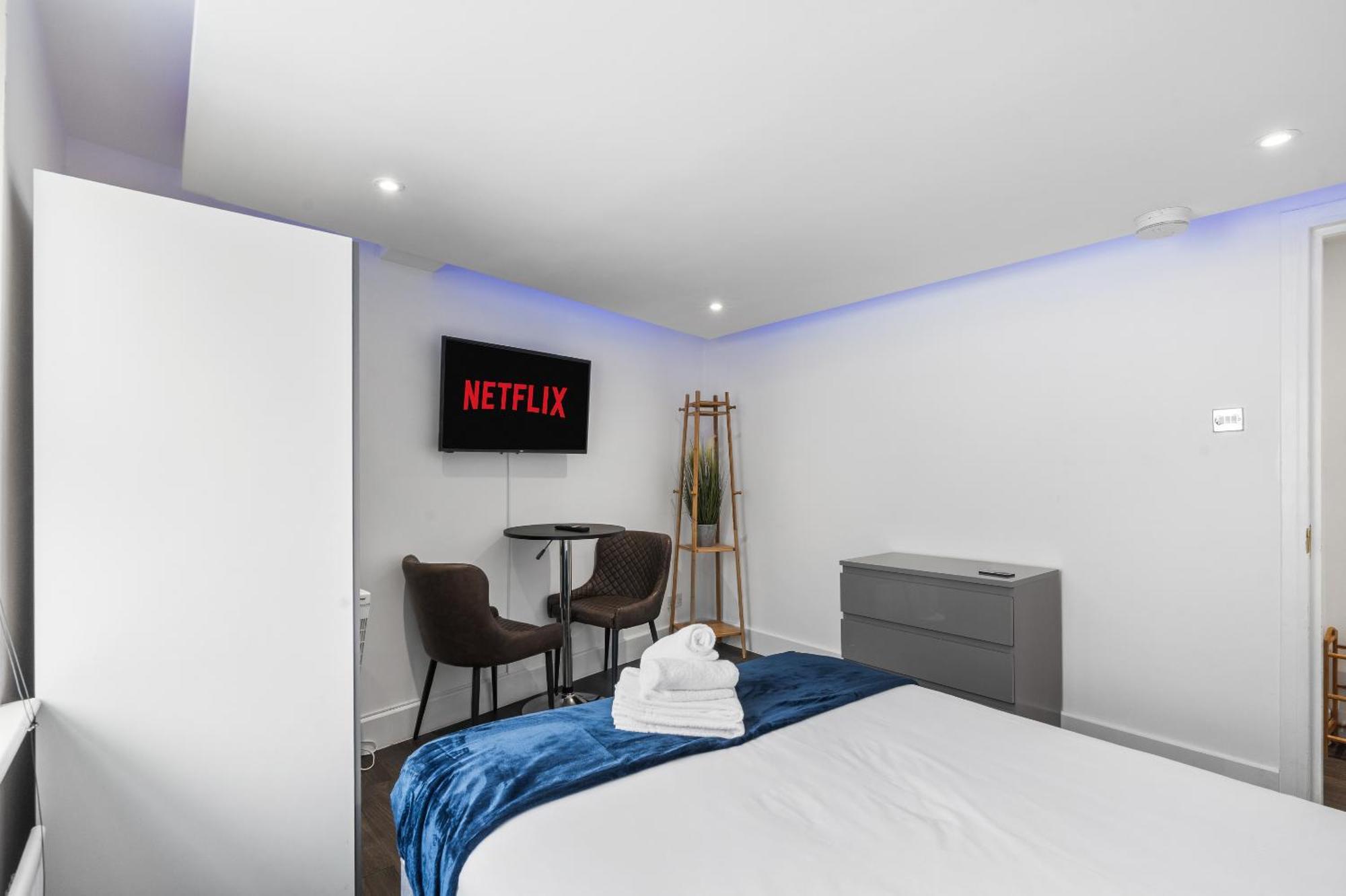 Queens Place - 3 Bedroom Апартаменты