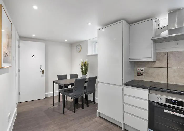 Queens Place - 3 Bedroom Apartment