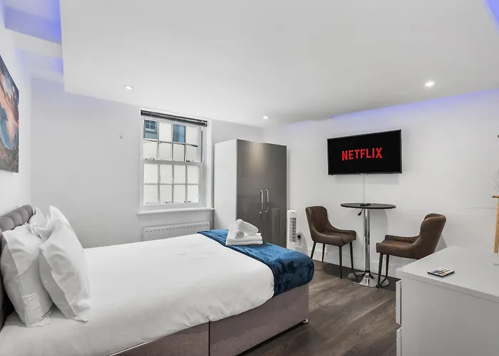 Queens Place - 3 Bedroom Apartment