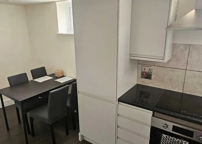 Queens Place - 3 Bedroom Apartment